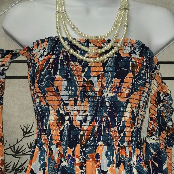 Off the shoulder floral dress - Picture 6 of 8